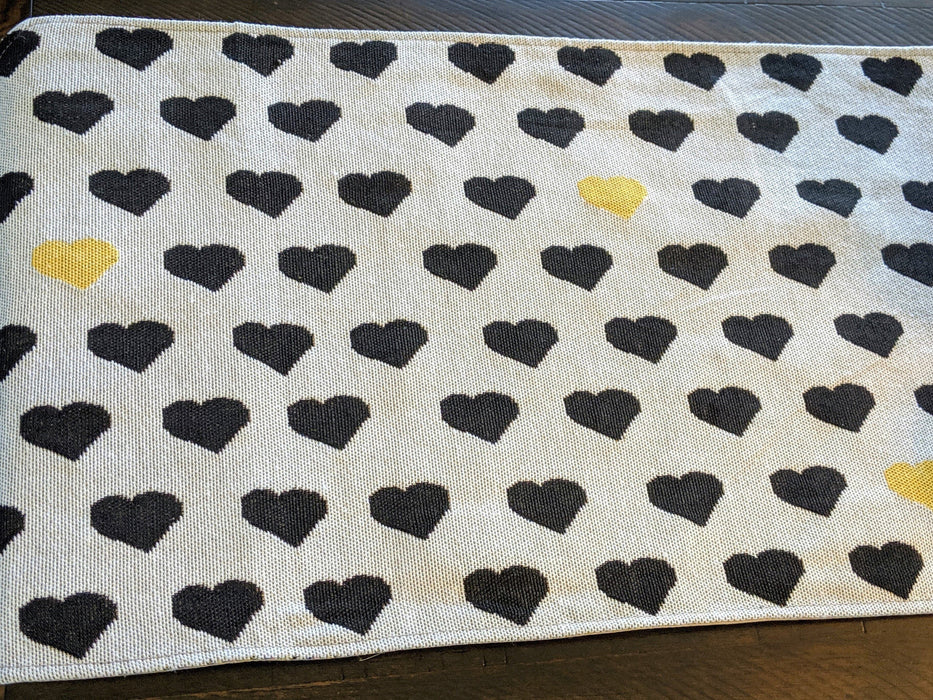 DaDa Bedding Lovely Yellow & Black Hearts Elegant Woven Tapestry Dining Table Runner (18113) - DaDa Bedding Collection