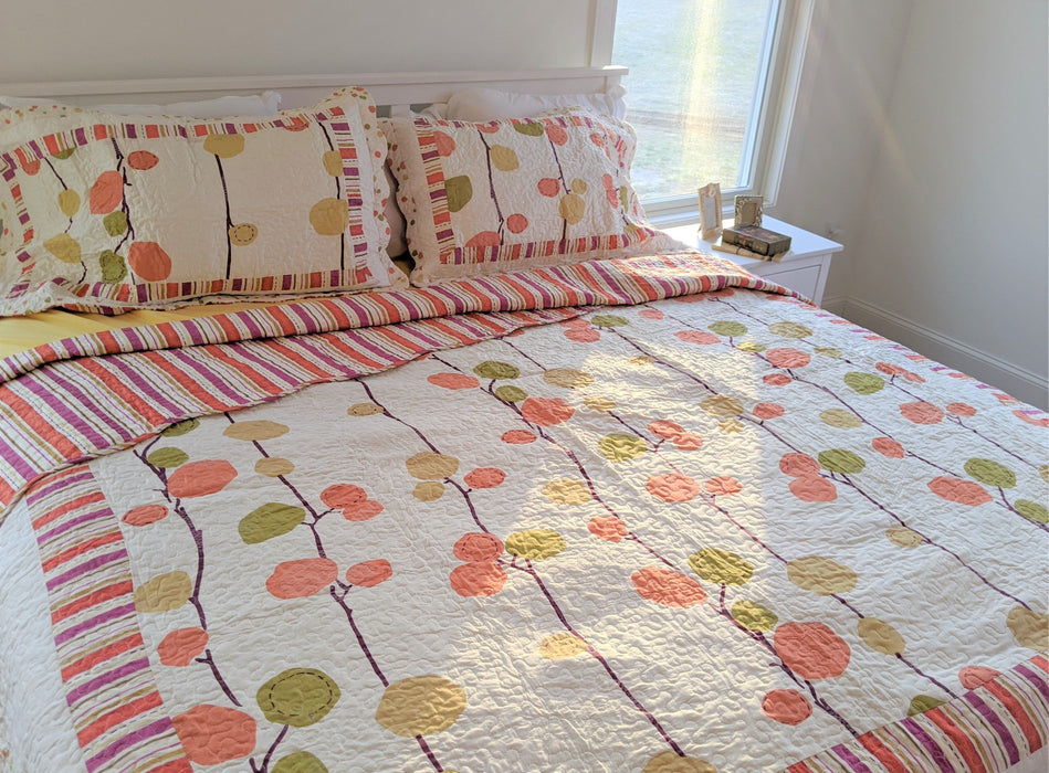 DaDa Bedding Autumn Clementine Orange & White Reversible Bedspread Set - Queen Size - 3-Pieces (KBJ1628) - DaDa Bedding Collection