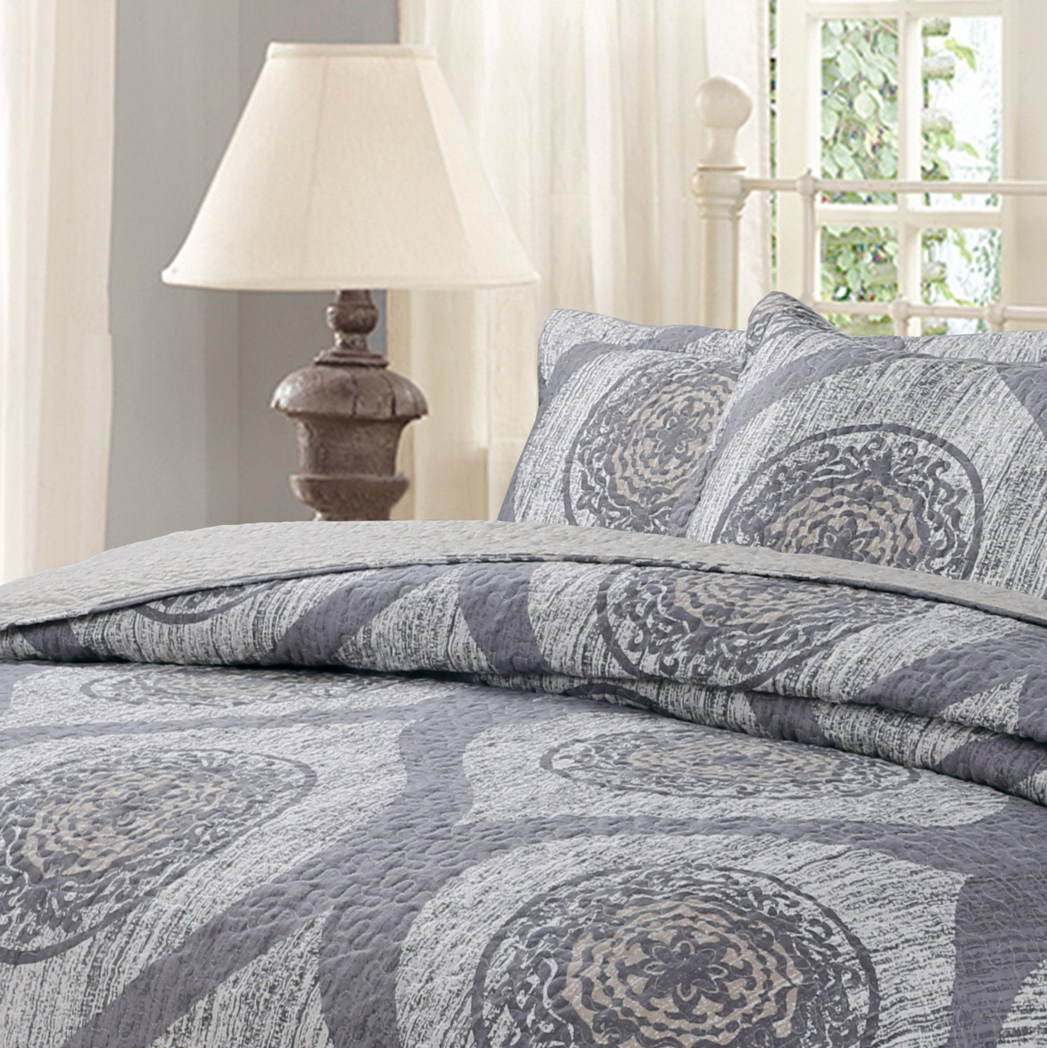 DaDa Bedding Rustic Grey Mosaic Distressed Medallion Reversible Quilte — DaDalogy Bedding Collection